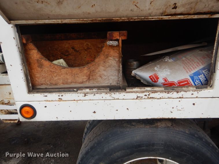 image for item DI2258 1994 Ford L8000 vacuum truck