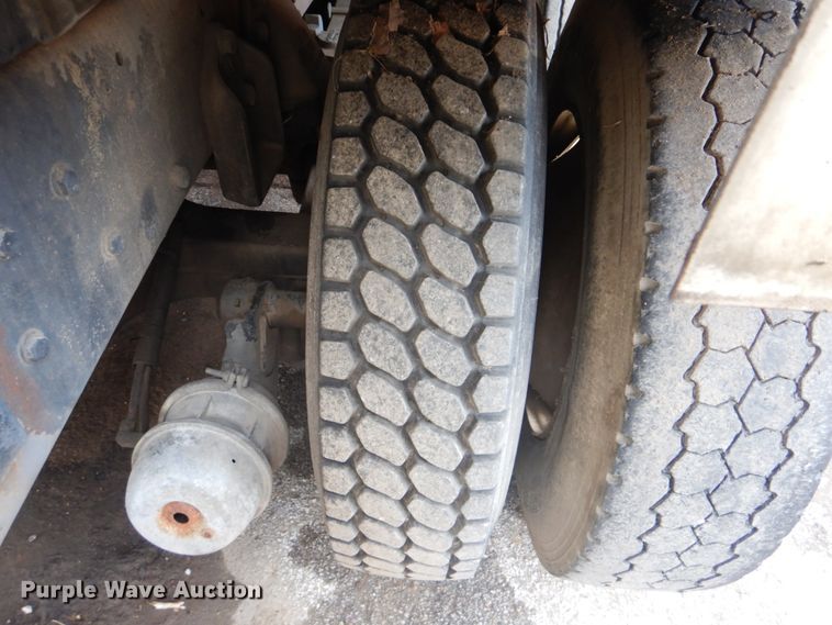 image for item DI2258 1994 Ford L8000 vacuum truck