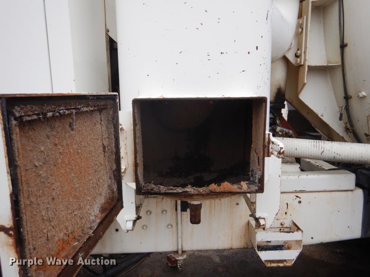 image for item DI2258 1994 Ford L8000 vacuum truck