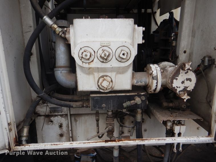 image for item DI2258 1994 Ford L8000 vacuum truck