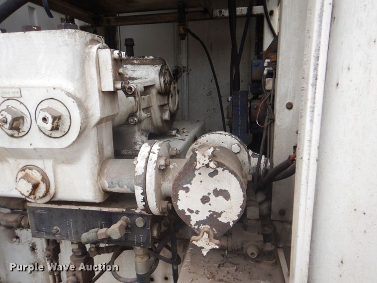 image for item DI2258 1994 Ford L8000 vacuum truck