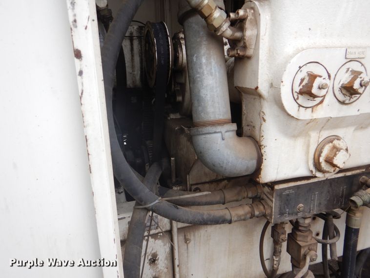 image for item DI2258 1994 Ford L8000 vacuum truck