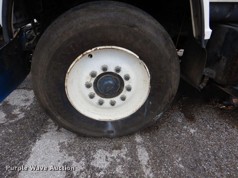 image for item DI2258 1994 Ford L8000 vacuum truck