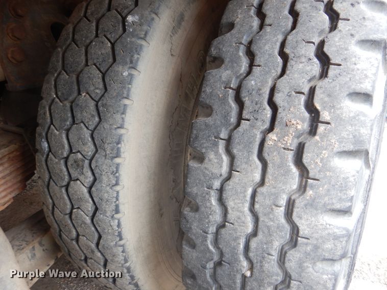 image for item DI2258 1994 Ford L8000 vacuum truck