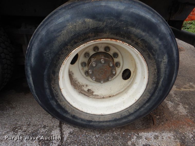 image for item DI2258 1994 Ford L8000 vacuum truck