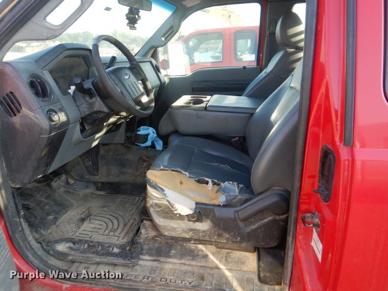 image for item DI2260 2011 Ford F350 Super Duty SuperCab flatbed pickup truck