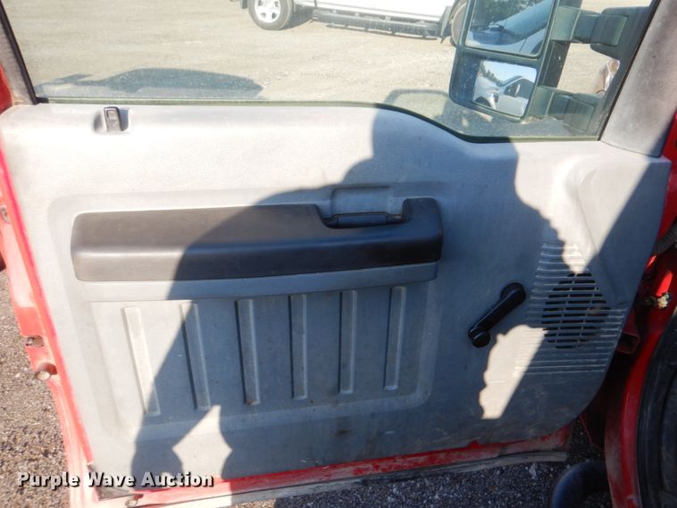 image for item DI2260 2011 Ford F350 Super Duty SuperCab flatbed pickup truck