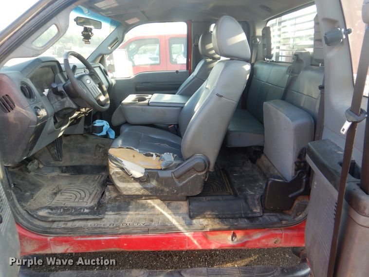 image for item DI2260 2011 Ford F350 Super Duty SuperCab flatbed pickup truck