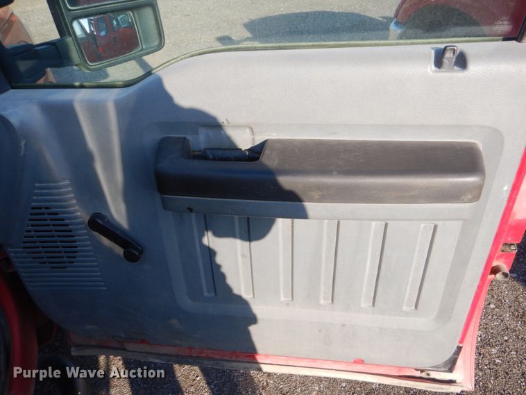 image for item DI2260 2011 Ford F350 Super Duty SuperCab flatbed pickup truck