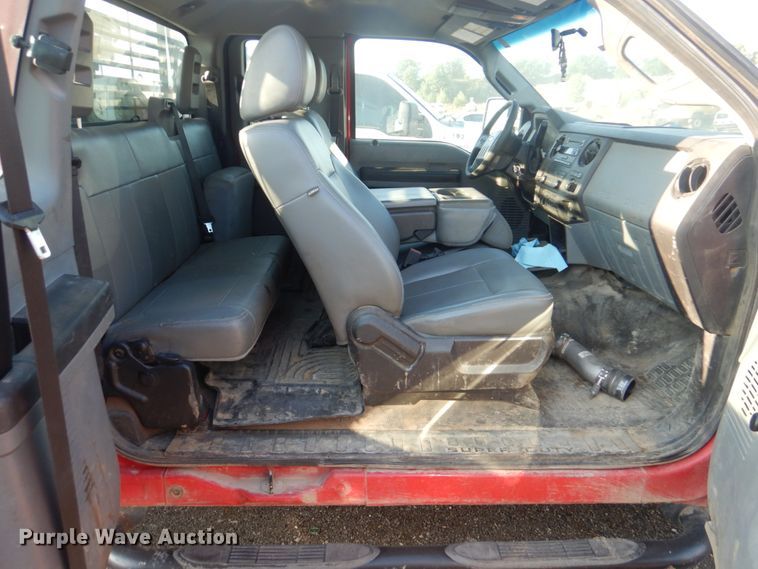 image for item DI2260 2011 Ford F350 Super Duty SuperCab flatbed pickup truck