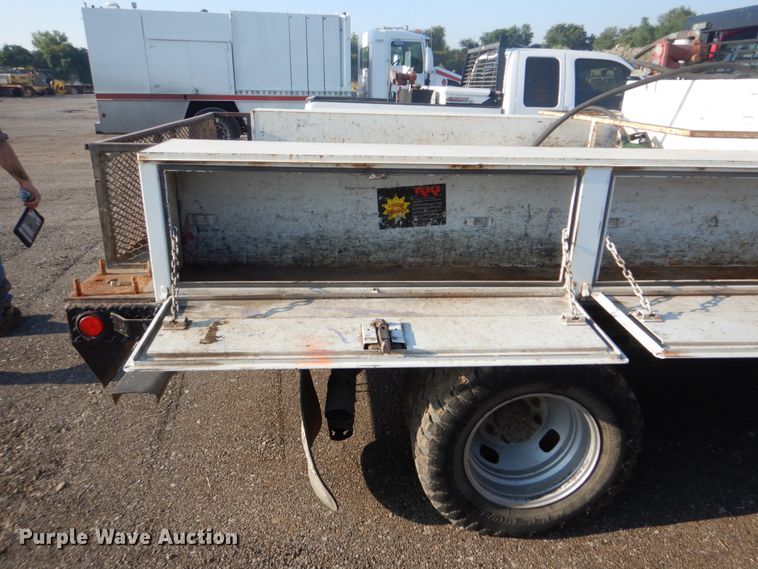 image for item DI2260 2011 Ford F350 Super Duty SuperCab flatbed pickup truck