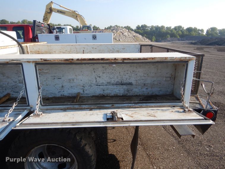 image for item DI2260 2011 Ford F350 Super Duty SuperCab flatbed pickup truck