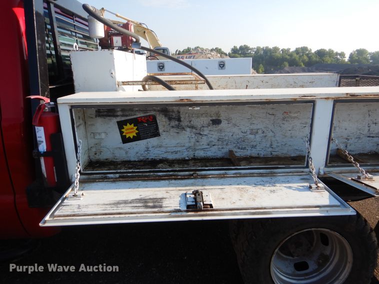 image for item DI2260 2011 Ford F350 Super Duty SuperCab flatbed pickup truck