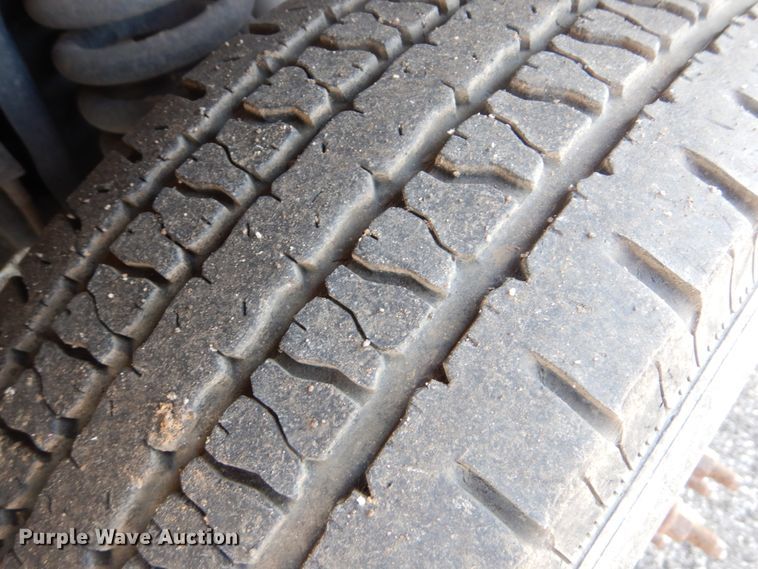 image for item DI2260 2011 Ford F350 Super Duty SuperCab flatbed pickup truck