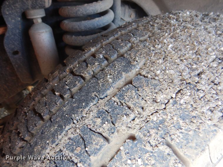 image for item DI2260 2011 Ford F350 Super Duty SuperCab flatbed pickup truck