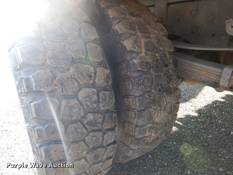 image for item DI2260 2011 Ford F350 Super Duty SuperCab flatbed pickup truck