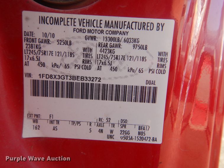 image for item DI2260 2011 Ford F350 Super Duty SuperCab flatbed pickup truck