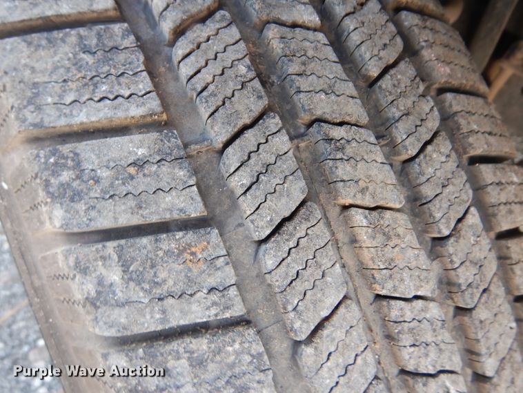 image for item DI2261 2011 Ford F350 Super Duty SuperCab flatbed pickup truck