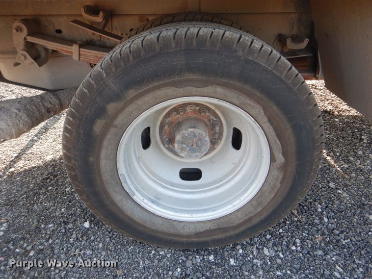 image for item DI2261 2011 Ford F350 Super Duty SuperCab flatbed pickup truck