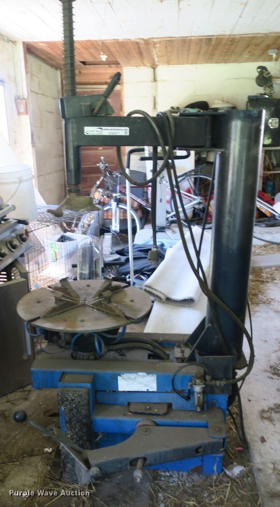 image for item EA9371 Monty 1510 tire changer