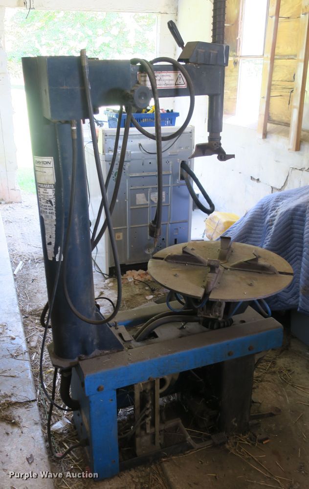 image for item EA9371 Monty 1510 tire changer