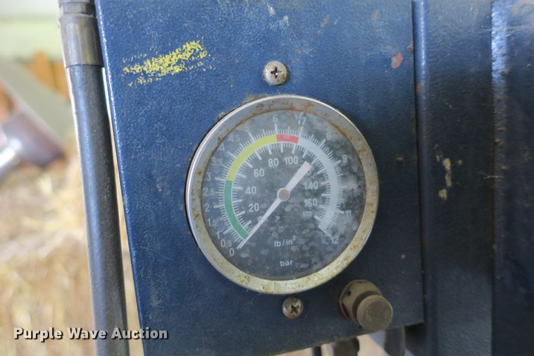 image for item EA9371 Monty 1510 tire changer