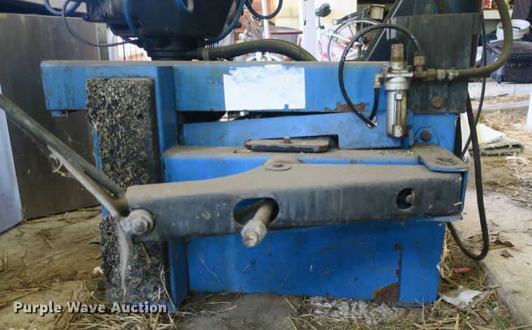 image for item EA9371 Monty 1510 tire changer