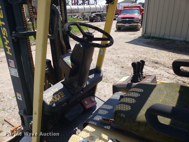 image for item ET9809 Hyster E45XM forklift