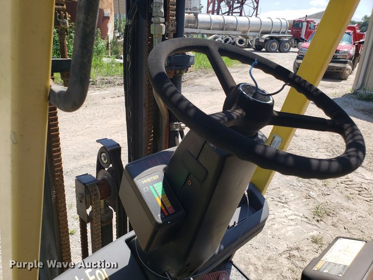 image for item ET9809 Hyster E45XM forklift