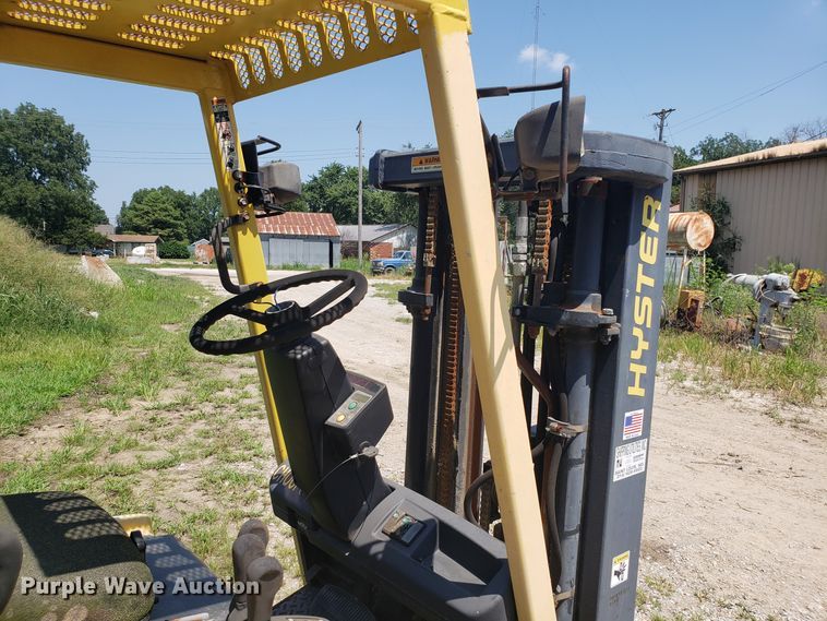 image for item ET9809 Hyster E45XM forklift