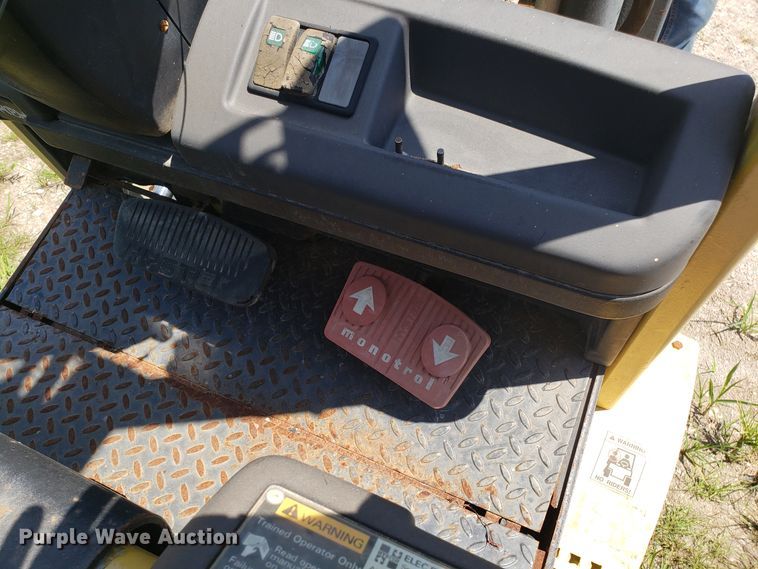 image for item ET9809 Hyster E45XM forklift