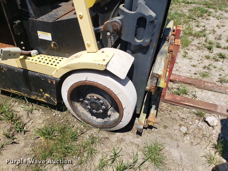 image for item ET9809 Hyster E45XM forklift