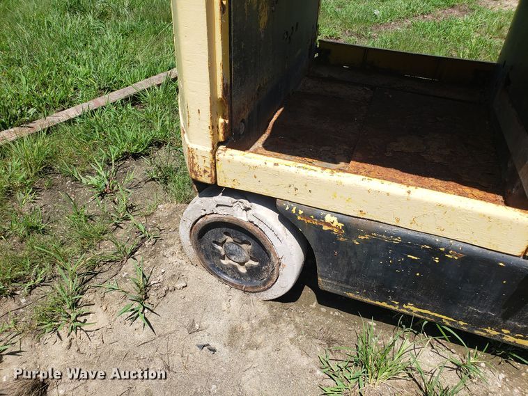 image for item ET9809 Hyster E45XM forklift