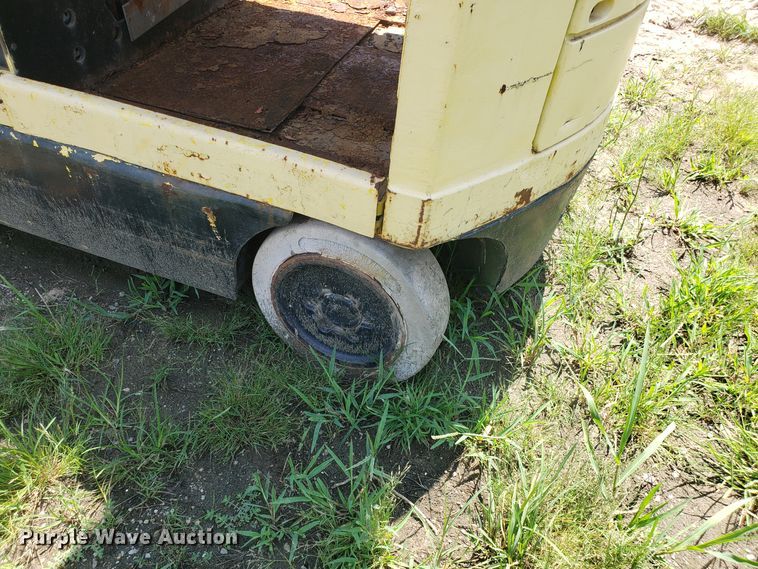 image for item ET9809 Hyster E45XM forklift