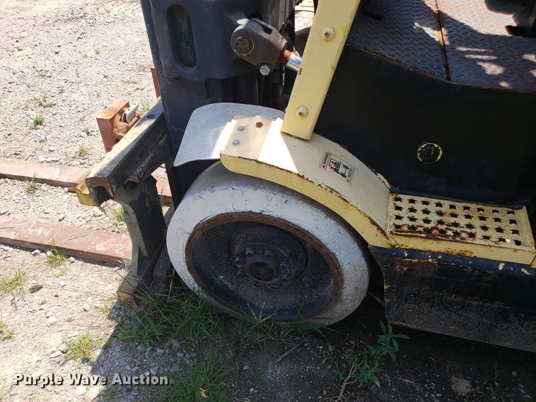 image for item ET9809 Hyster E45XM forklift