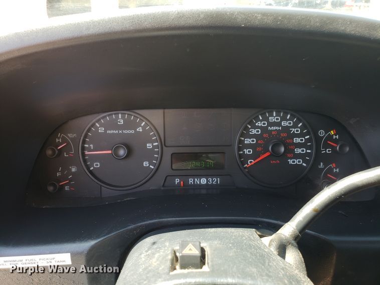 image for item ET9819 2006 Ford F350 Super Duty utility bed pickup truck