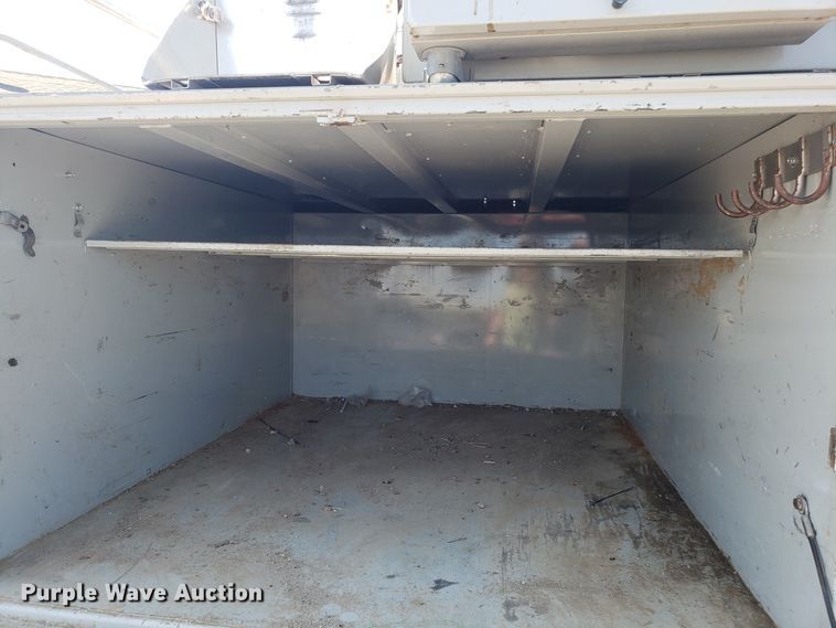 image for item ET9819 2006 Ford F350 Super Duty utility bed pickup truck