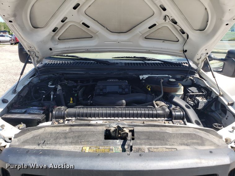 image for item ET9819 2006 Ford F350 Super Duty utility bed pickup truck