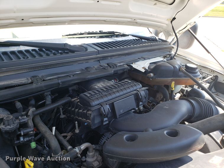 image for item ET9819 2006 Ford F350 Super Duty utility bed pickup truck