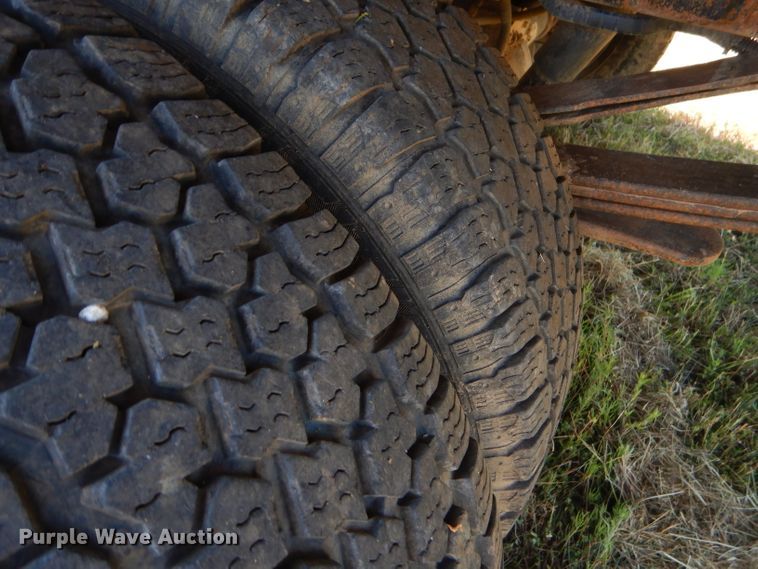 image for item FC9756 2003 Dodge Ram 3500 Quad Cab flatbed pickup truck