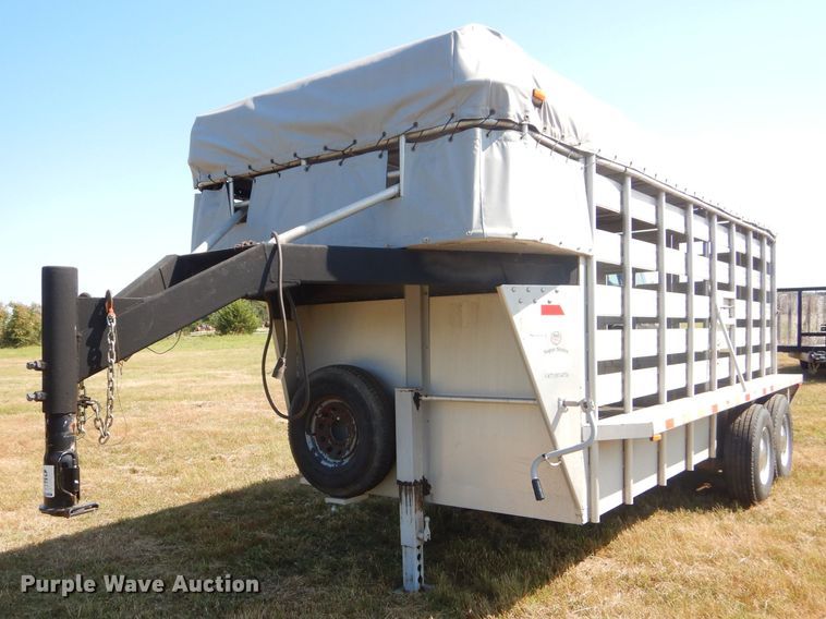 image for item FC9758 2003 Sundowner Sunlite livestock trailer
