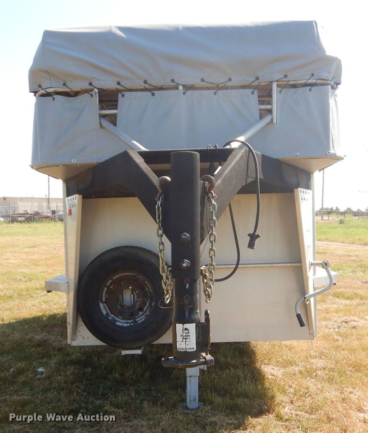 image for item FC9758 2003 Sundowner Sunlite livestock trailer