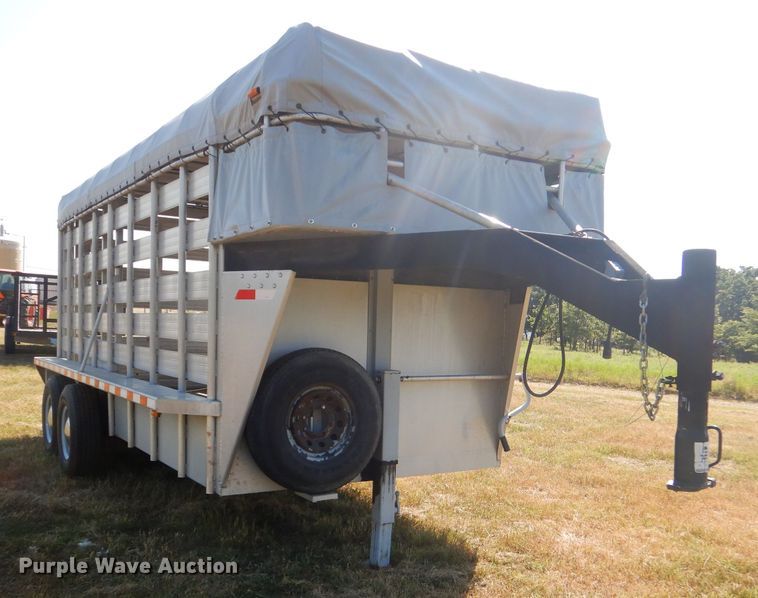 image for item FC9758 2003 Sundowner Sunlite livestock trailer
