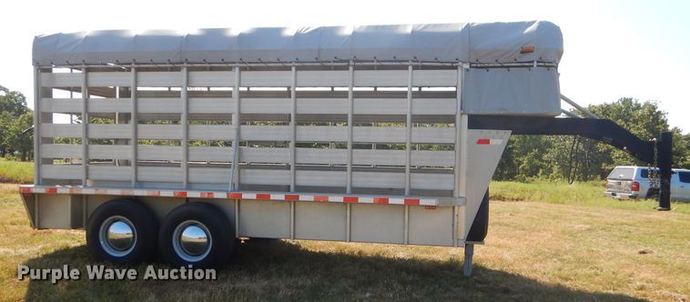 image for item FC9758 2003 Sundowner Sunlite livestock trailer