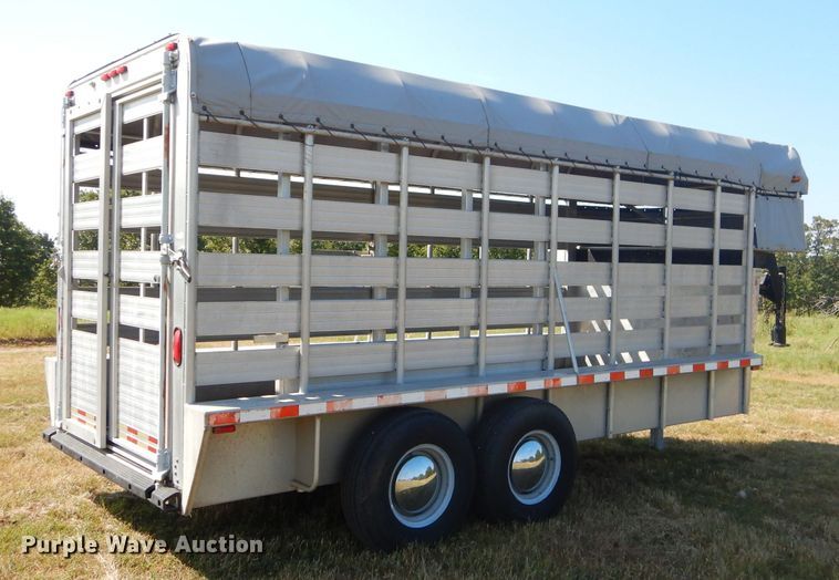 image for item FC9758 2003 Sundowner Sunlite livestock trailer