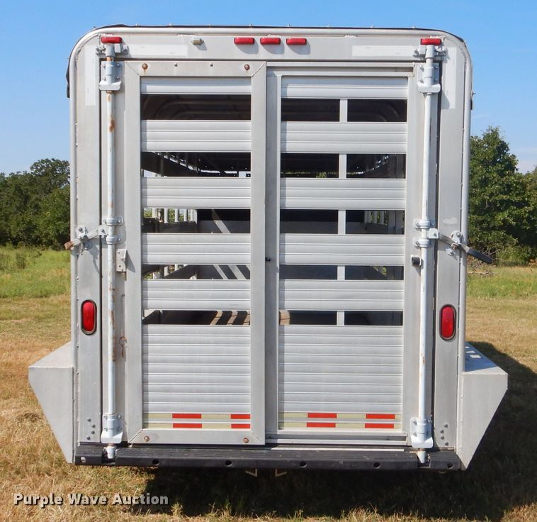 image for item FC9758 2003 Sundowner Sunlite livestock trailer