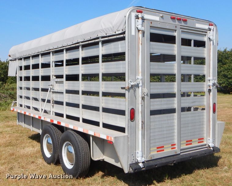 image for item FC9758 2003 Sundowner Sunlite livestock trailer