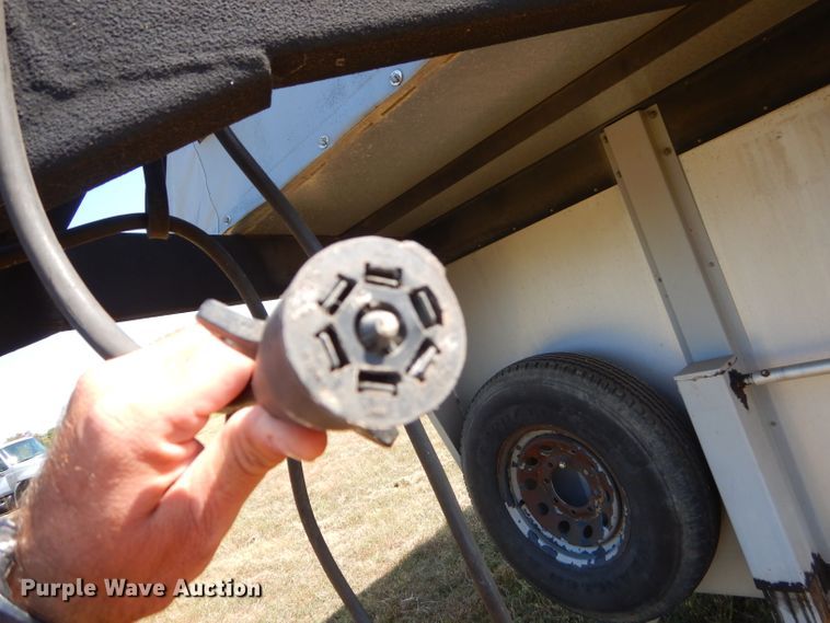 image for item FC9758 2003 Sundowner Sunlite livestock trailer