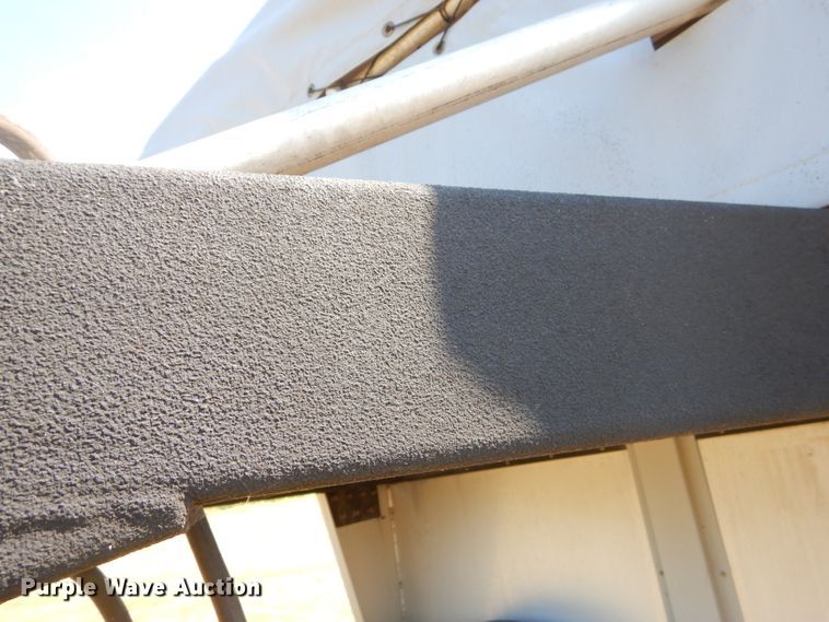 image for item FC9758 2003 Sundowner Sunlite livestock trailer