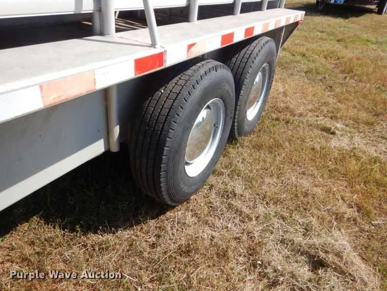 image for item FC9758 2003 Sundowner Sunlite livestock trailer